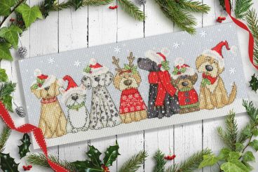 XKTB10 Holiday Hounds Lifestyle