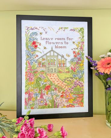 XAL16 Flowers In Bloom Lifestyle