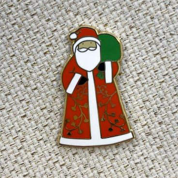 Ol St Nick Needle Minder on fabric Close UP
