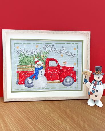 XKTB23 Christmas Tree Farm Lifestyle