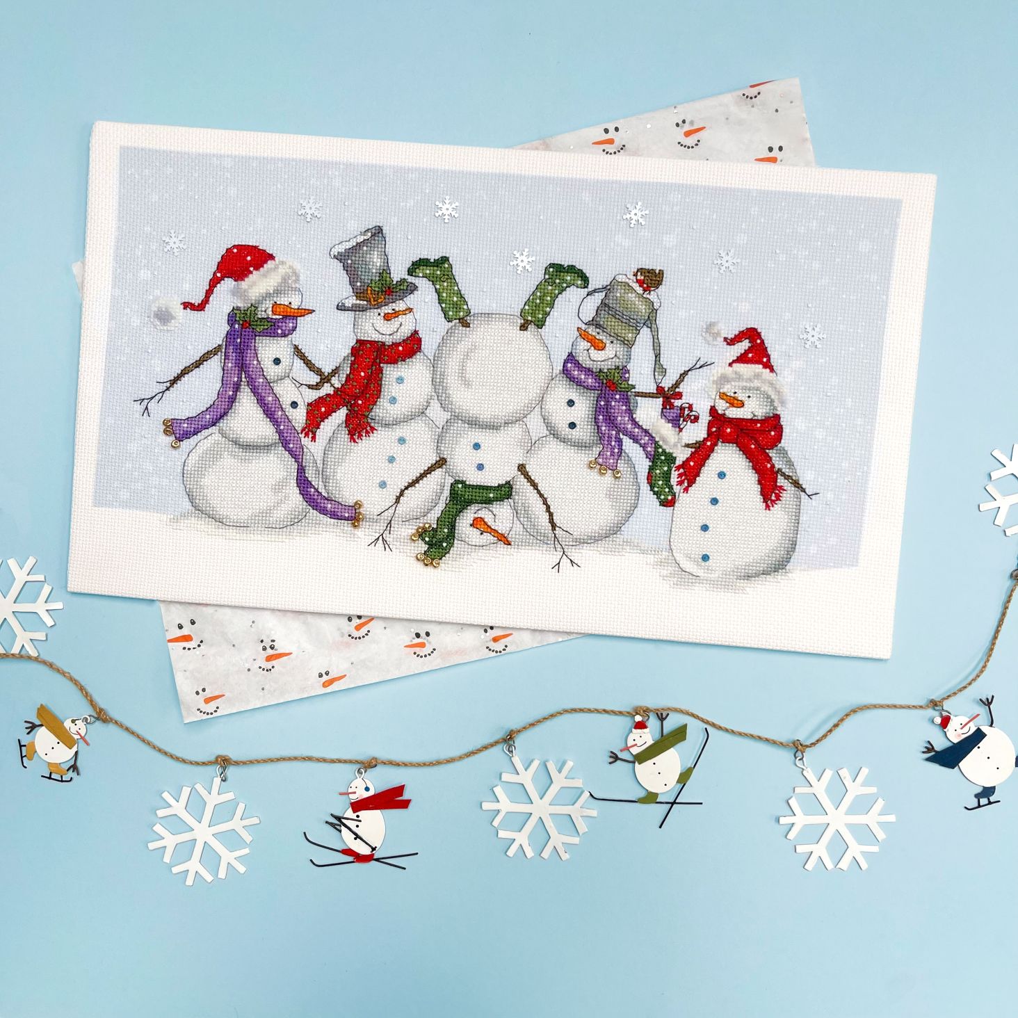 Bothy Threads Kit Punto Croce Frosty Frolics | 36x20 Cm Con Tela Aida 14ct Perline E Bottoni