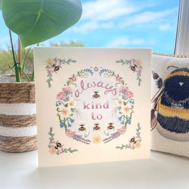 ECA1 Bee King To Bees Lifestyle