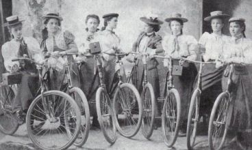 Gardian Women on bikes